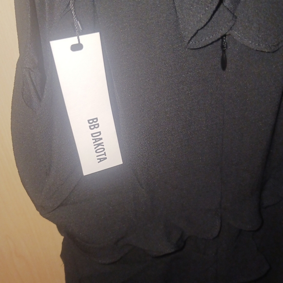 Black dress, nwt, size medium - Picture 3 of 4